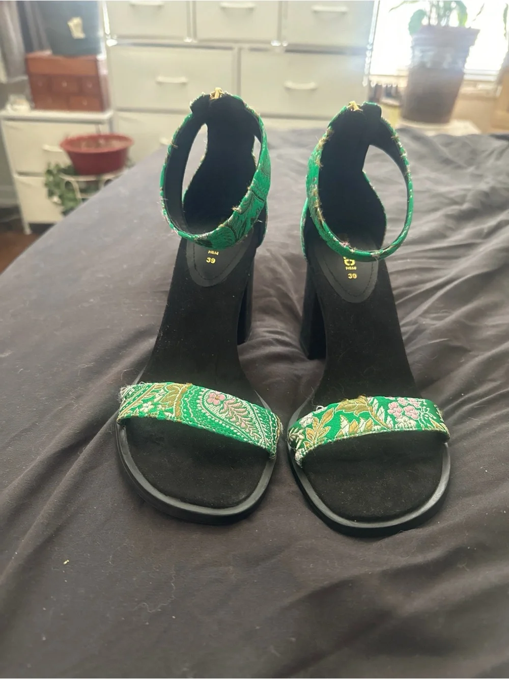 H&M Divided Green Floral Jacquard Block Heel Sandals – Size 39 (Never Worn)